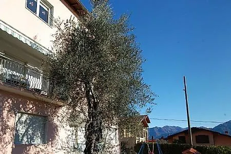 Sleeps 6 Pool Wifi Ossuccio